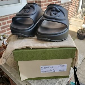 Gucci Men's Interlocking G slide sandal